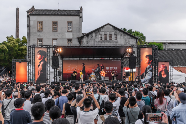 1688451021574435.jpg 02.告五人签唱会前一度暴雨,所幸奇迹发生雨停。(相信音乐提供).jpg