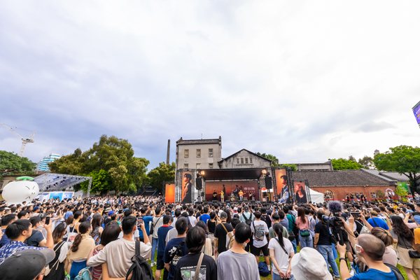 1688451059145637.jpg 06.《带你飞》台北签唱会上满满观众的景象让告五人又惊又喜。(相信音乐提供).jpg