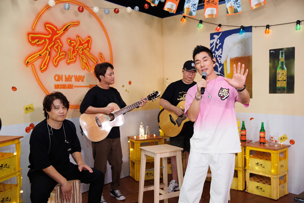 1693977360664107.jpg 1任贤齐5日晚间举办《在路上》专辑发片直播记者会,说说唱唱吸引过200万名歌迷线上齐聚.jpg