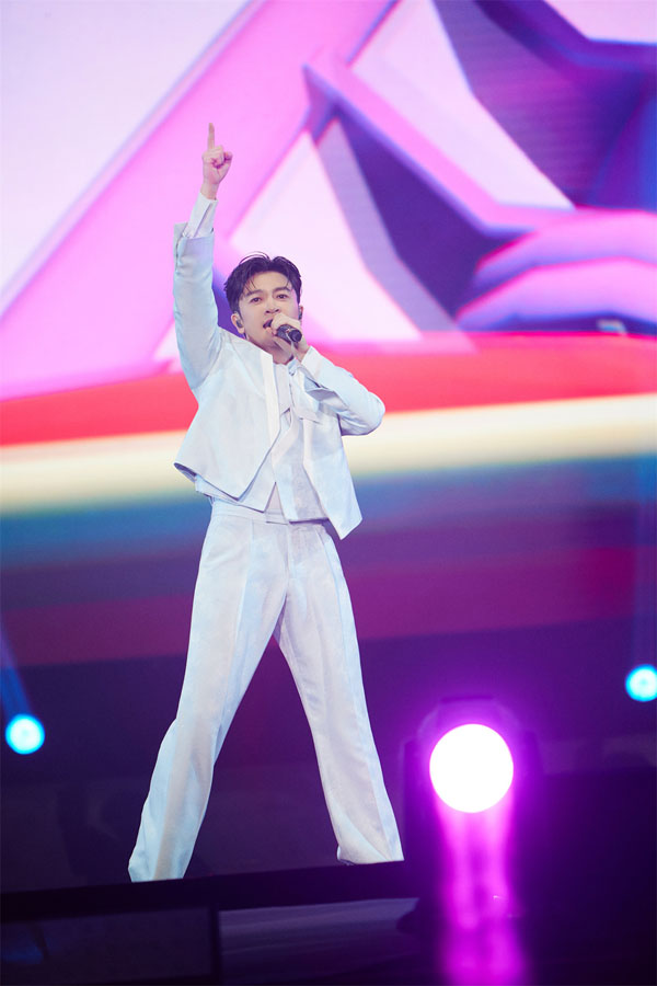 1715662180115109.jpg 苏有朋巡演北京站经典重现 明星好友惊喜到场引追剧回忆 (6).jpg